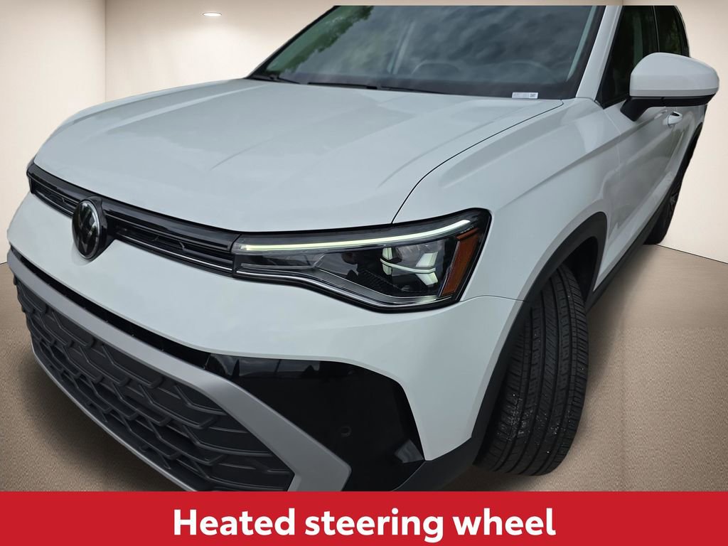 Used 2025 Volkswagen Taos SE FWD image 12