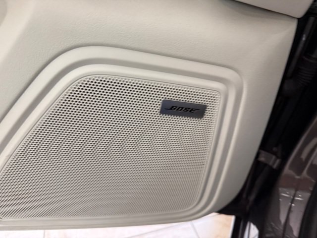 Used 2016 Porsche Macan Turbo AWD/4WD image 17