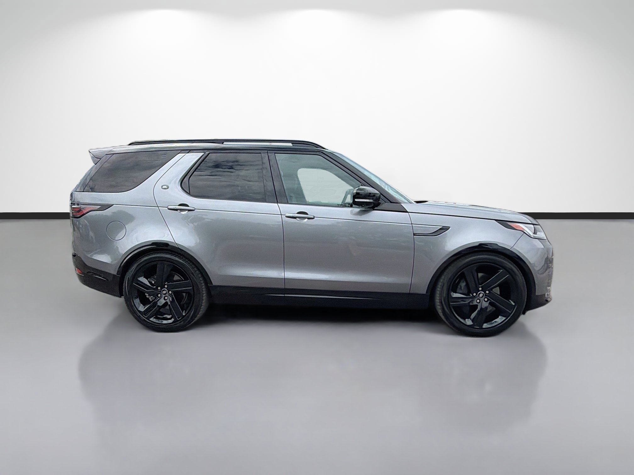 Certified 2025 Land Rover Discovery Dynamic SE AWD/4WD image 6