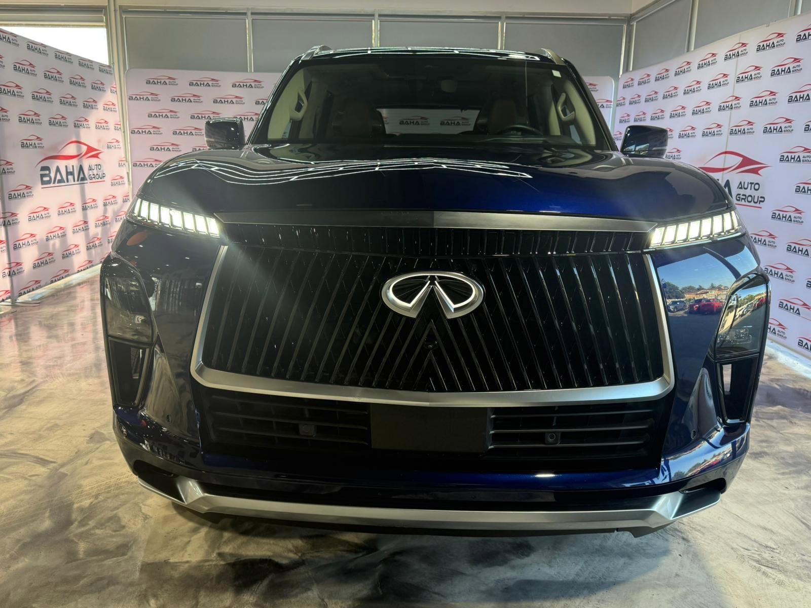 Used 2025 INFINITI QX80 Sensory AWD/4WD image 3
