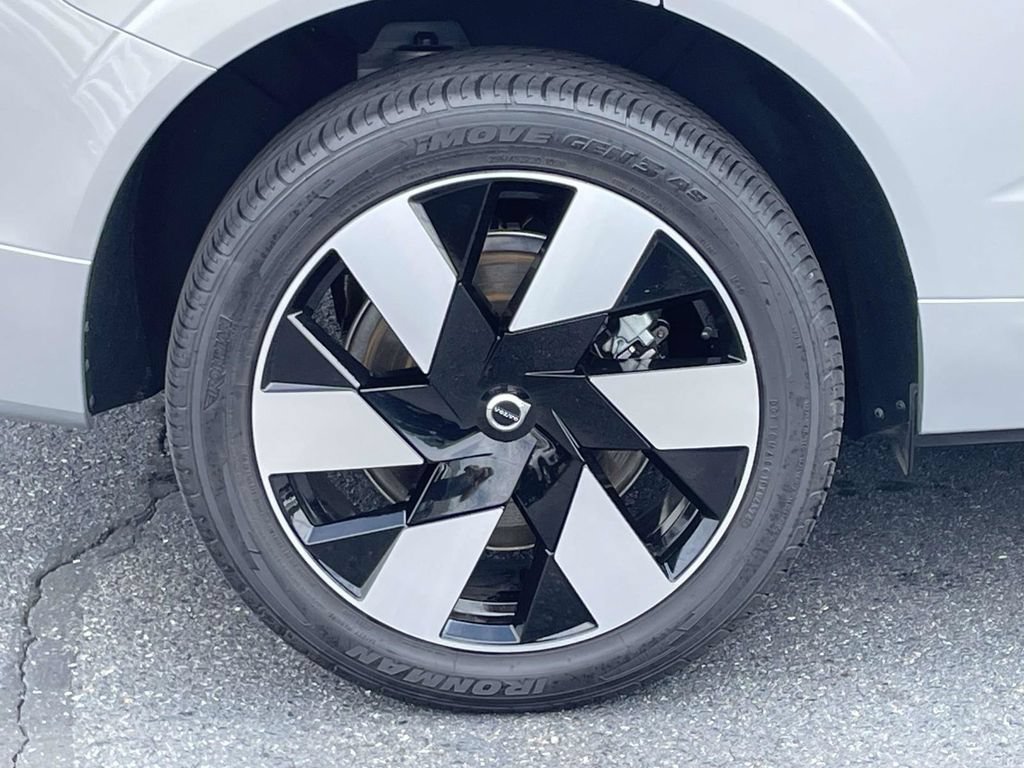 Used 2023 Volvo XC60 T8 Plus w/ Climate Package AWD/4WD image 13