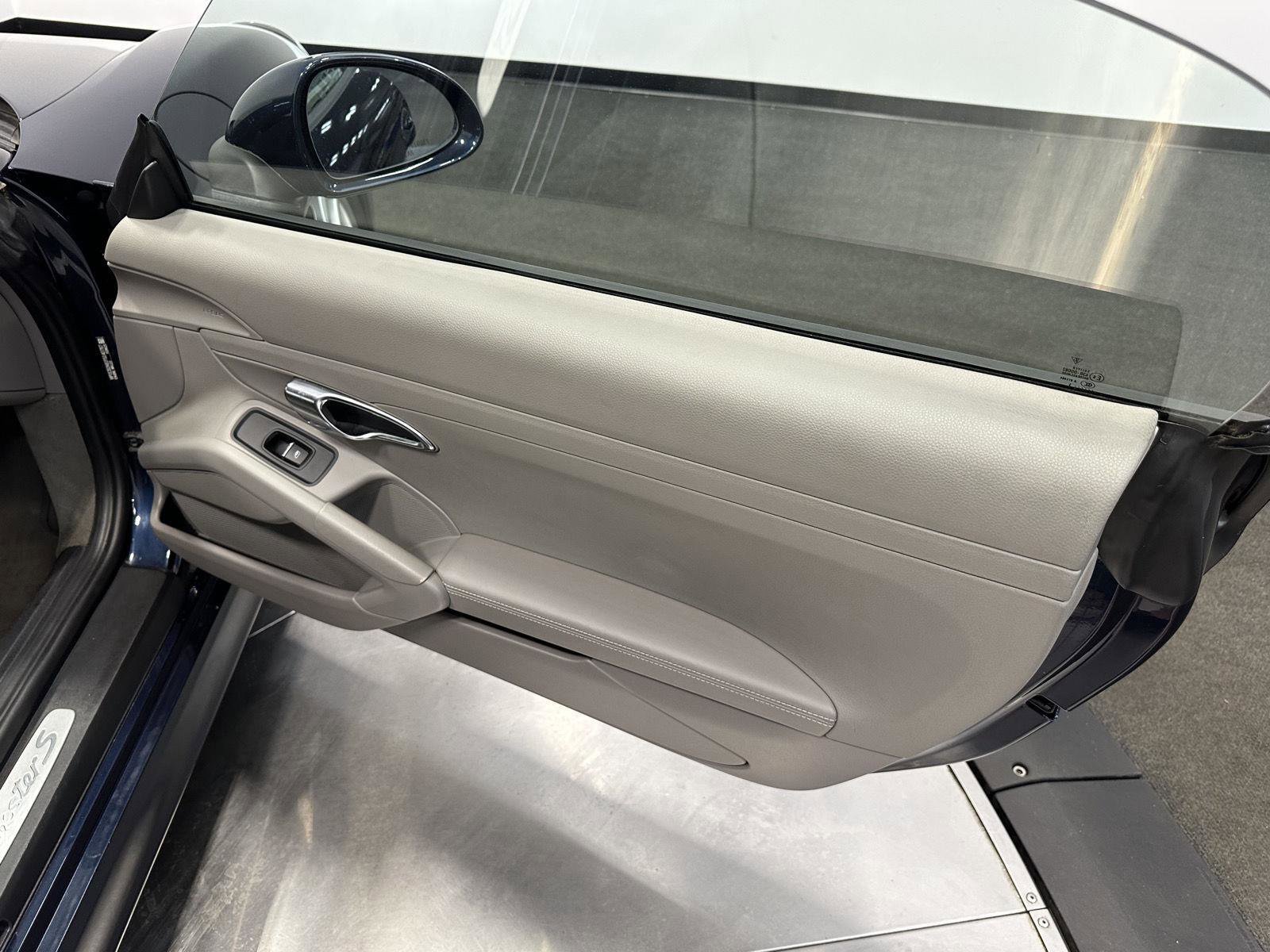 Used 2015 Porsche Boxster S RWD image 30
