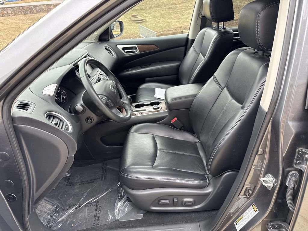 Used 2018 Nissan Pathfinder Platinum AWD/4WD image 16