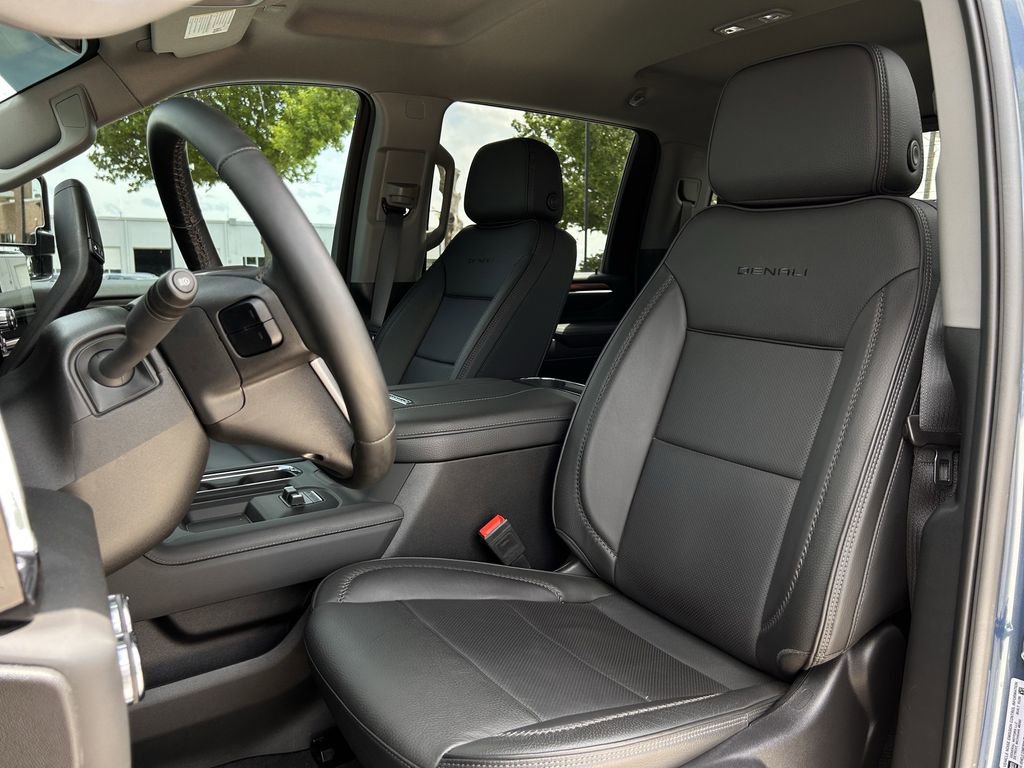 Used 2025 GMC Sierra 3500 Denali AWD/4WD image 27