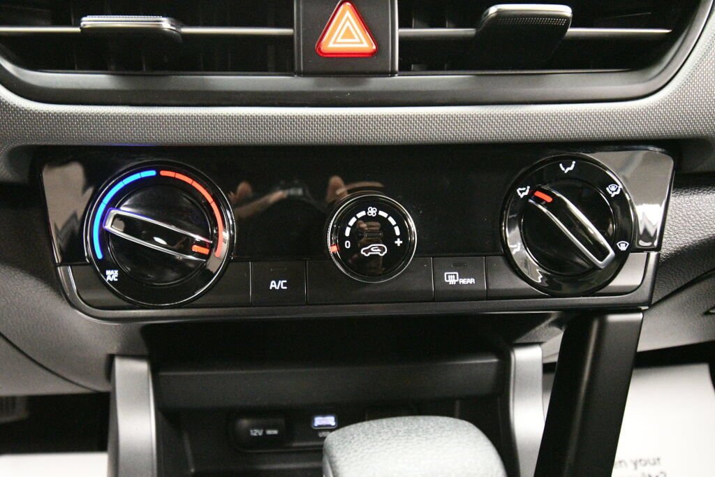 Used 2024 Kia Seltos LX AWD/4WD image 15