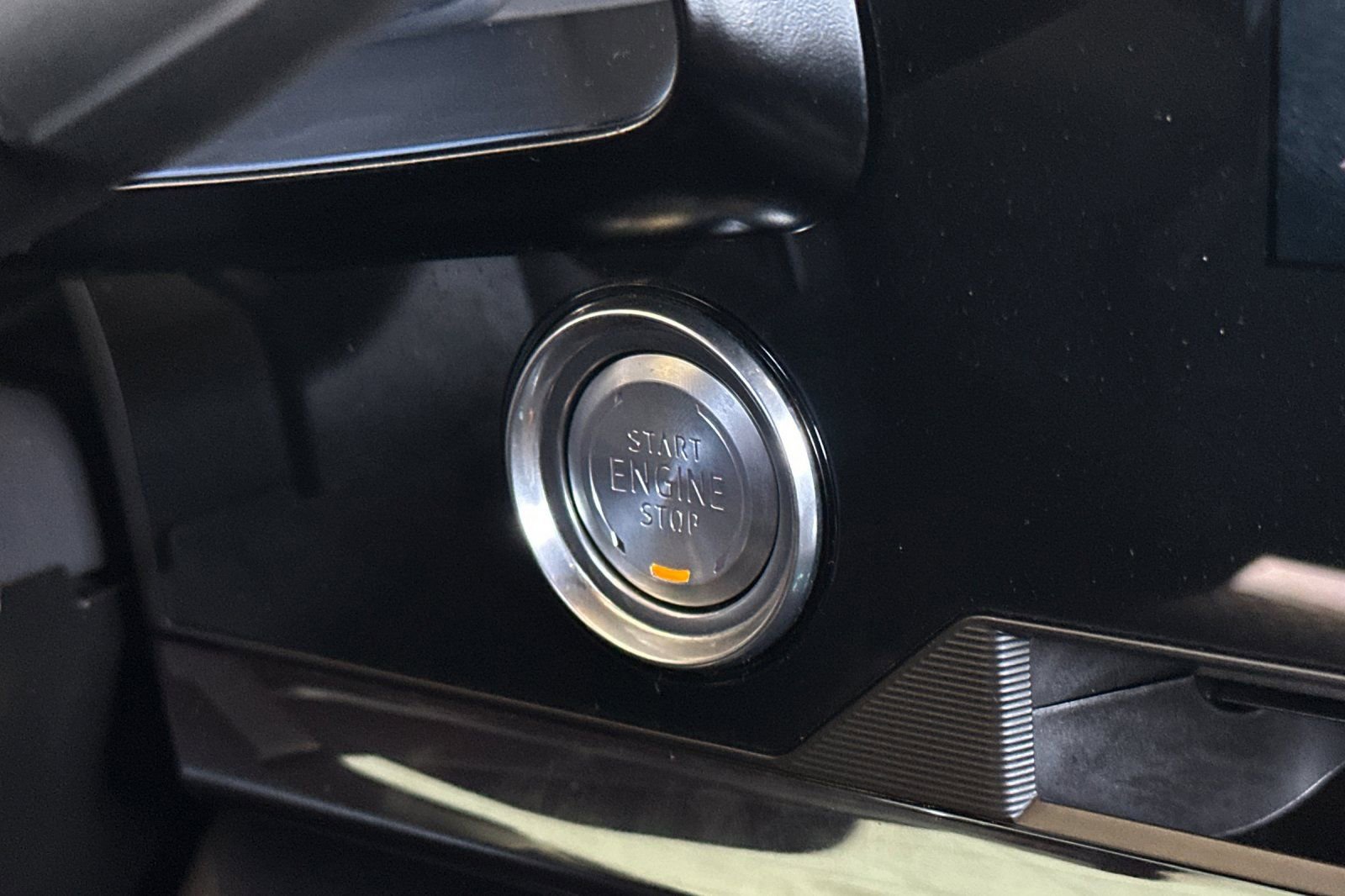 Used 2024 Chevrolet Corvette Stingray Preferred Conv w/ Stealth Interior Trim Package RWD image 20
