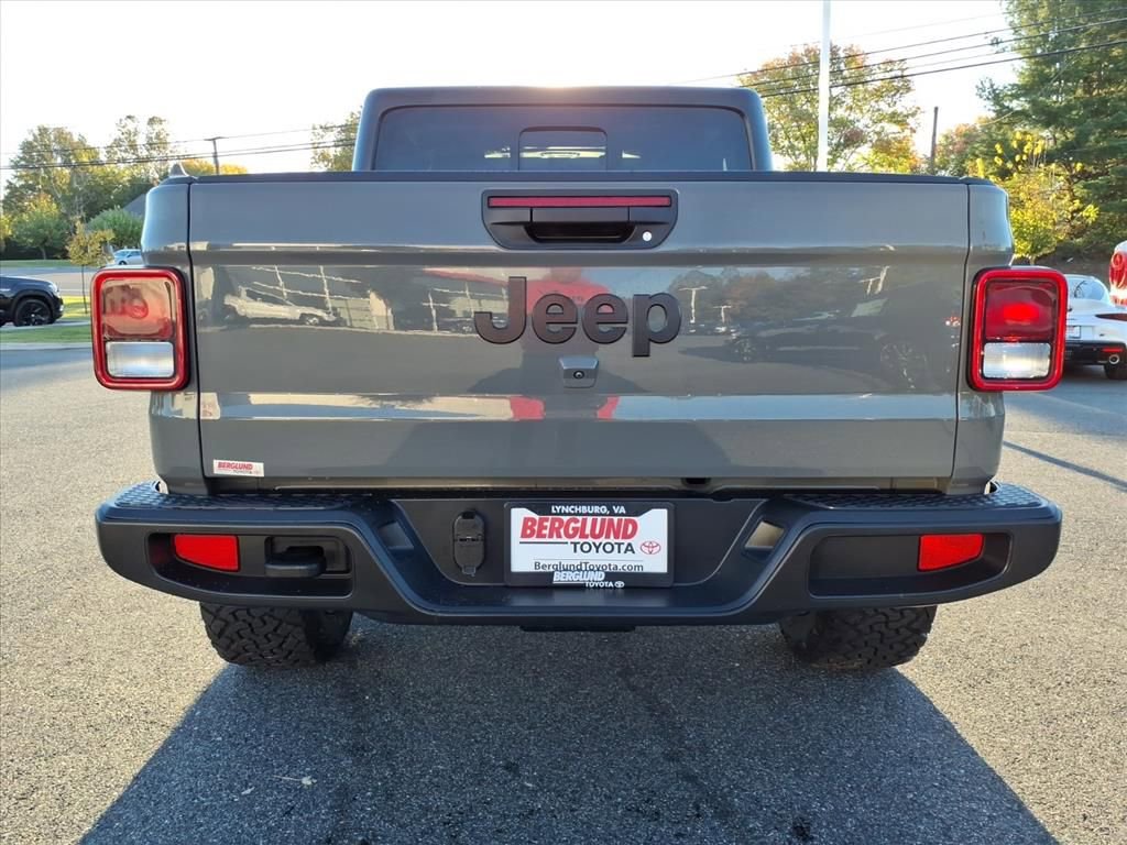 Used 2023 Jeep Gladiator Sport image 8