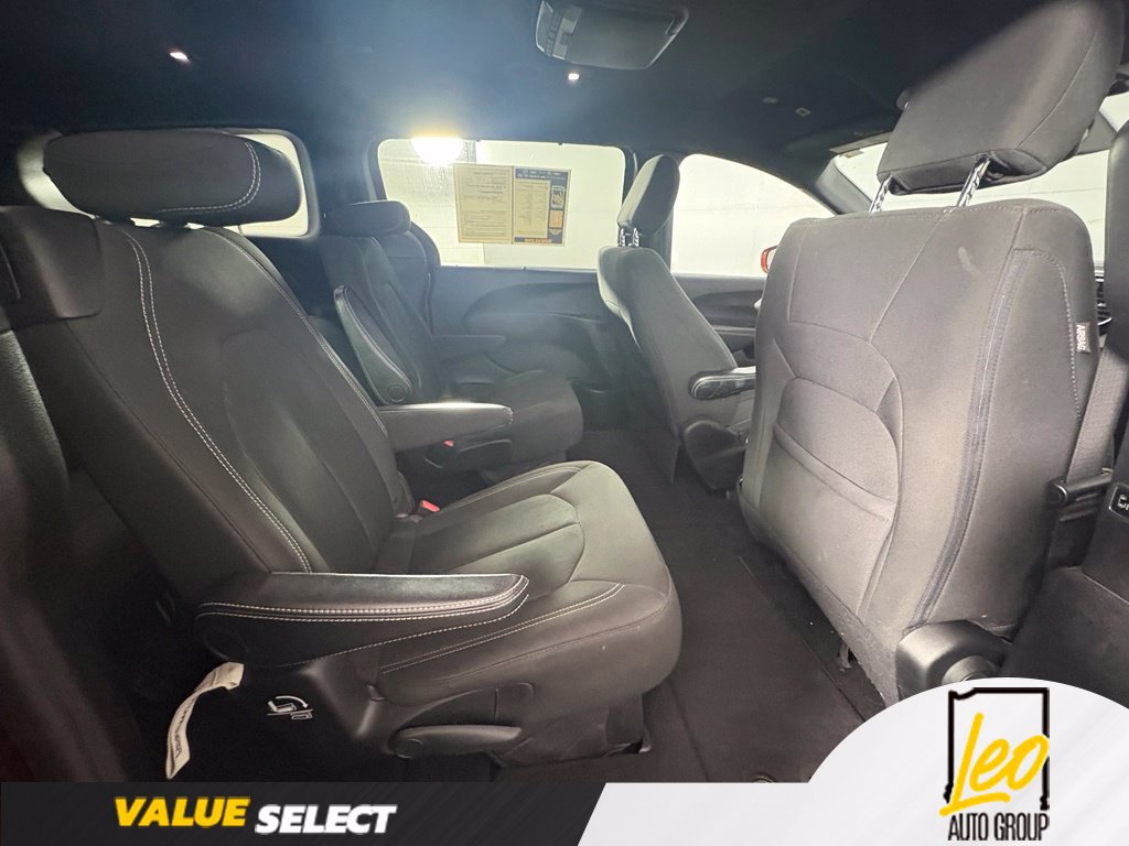 Used 2018 Chrysler Pacifica Touring Plus w/ S Appearance Package FWD image 9