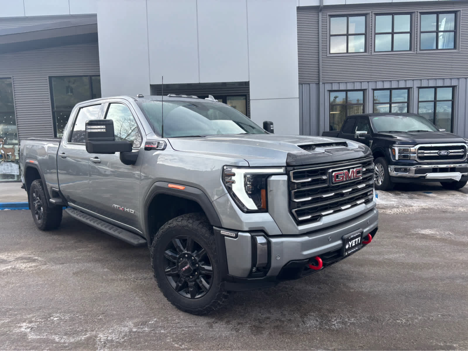 Used 2024 GMC Sierra 2500 AT4 w/ AT4 Premium Plus Package image 3