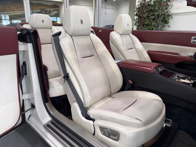 Used 2017 Rolls-Royce Dawn image 99