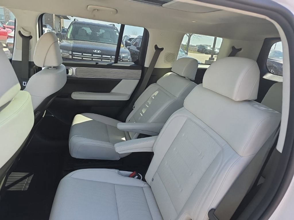 Used 2025 Hyundai Santa Fe Calligraphy image 13