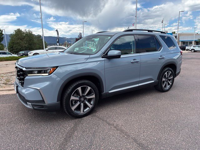 Used 2025 Honda Pilot Touring image 3