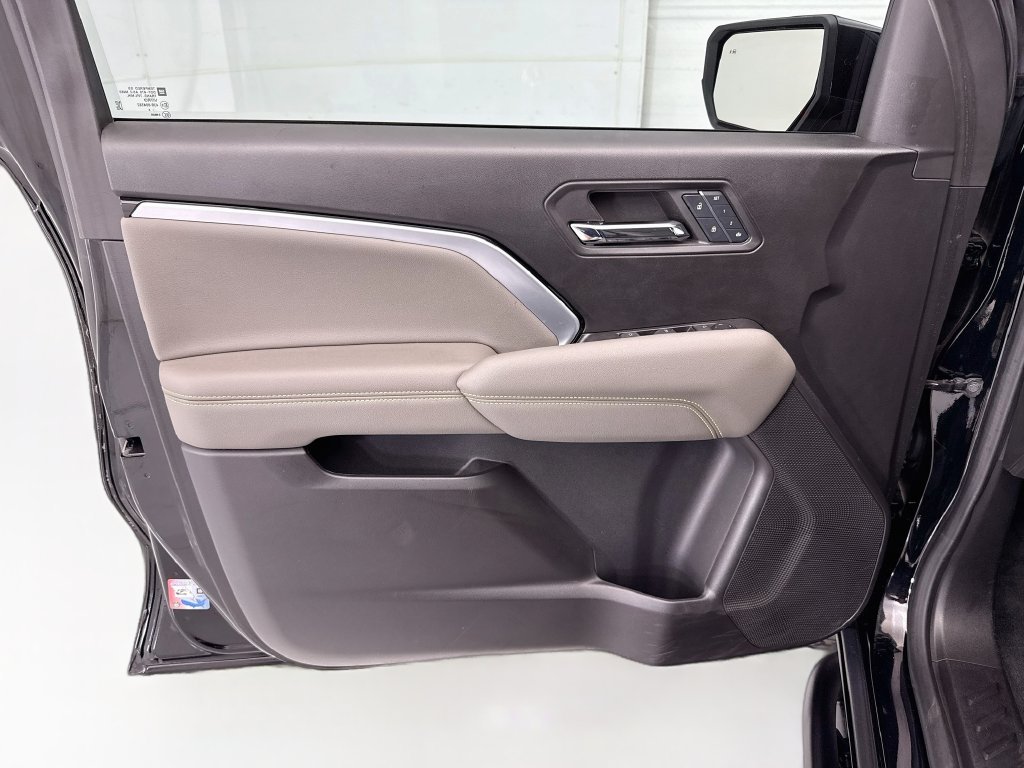 Used 2024 Chevrolet Colorado ZR2 w/ ZR2 Convenience Package III AWD/4WD image 23