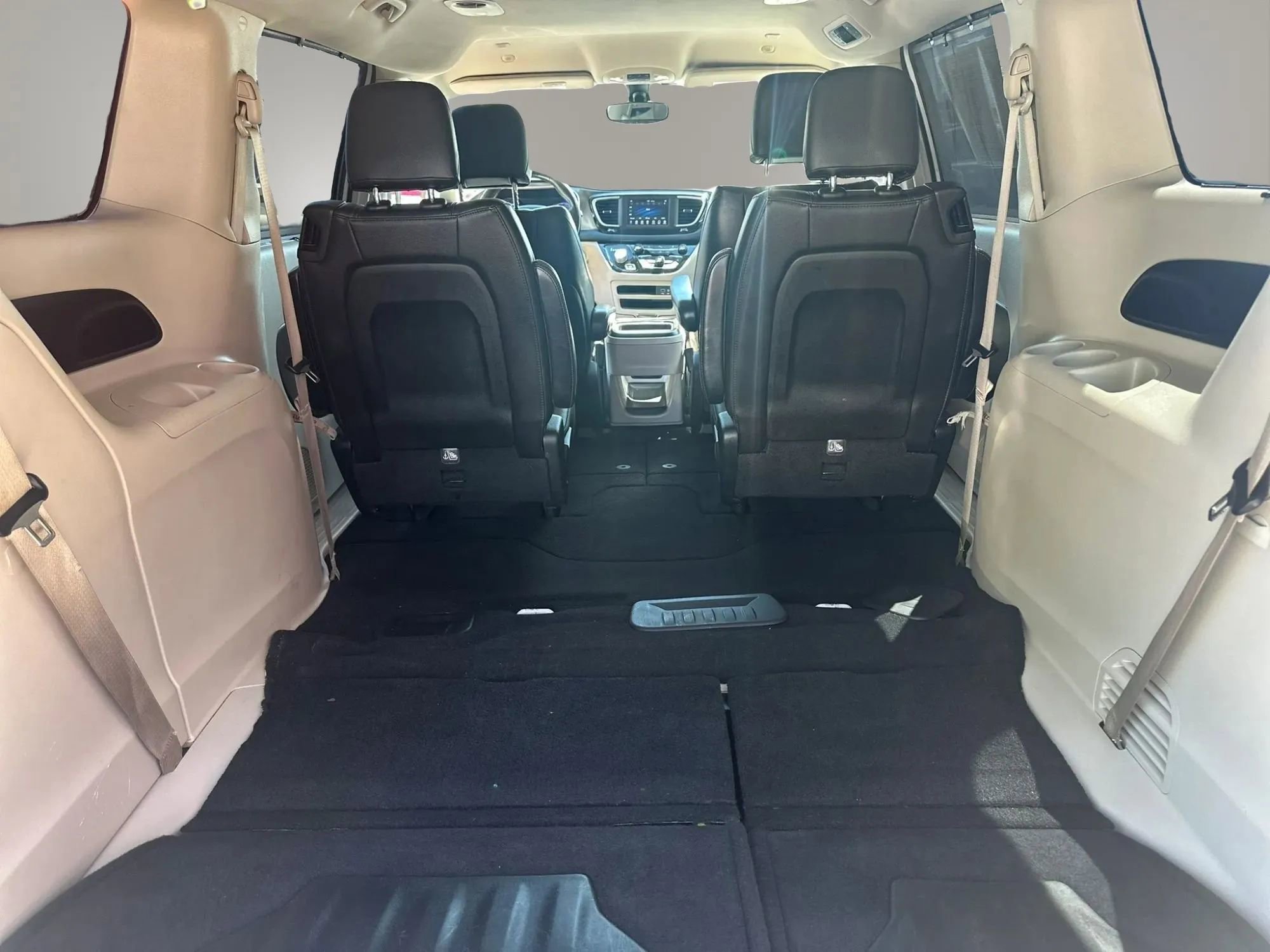 Used 2020 Chrysler Pacifica Touring-L FWD image 21