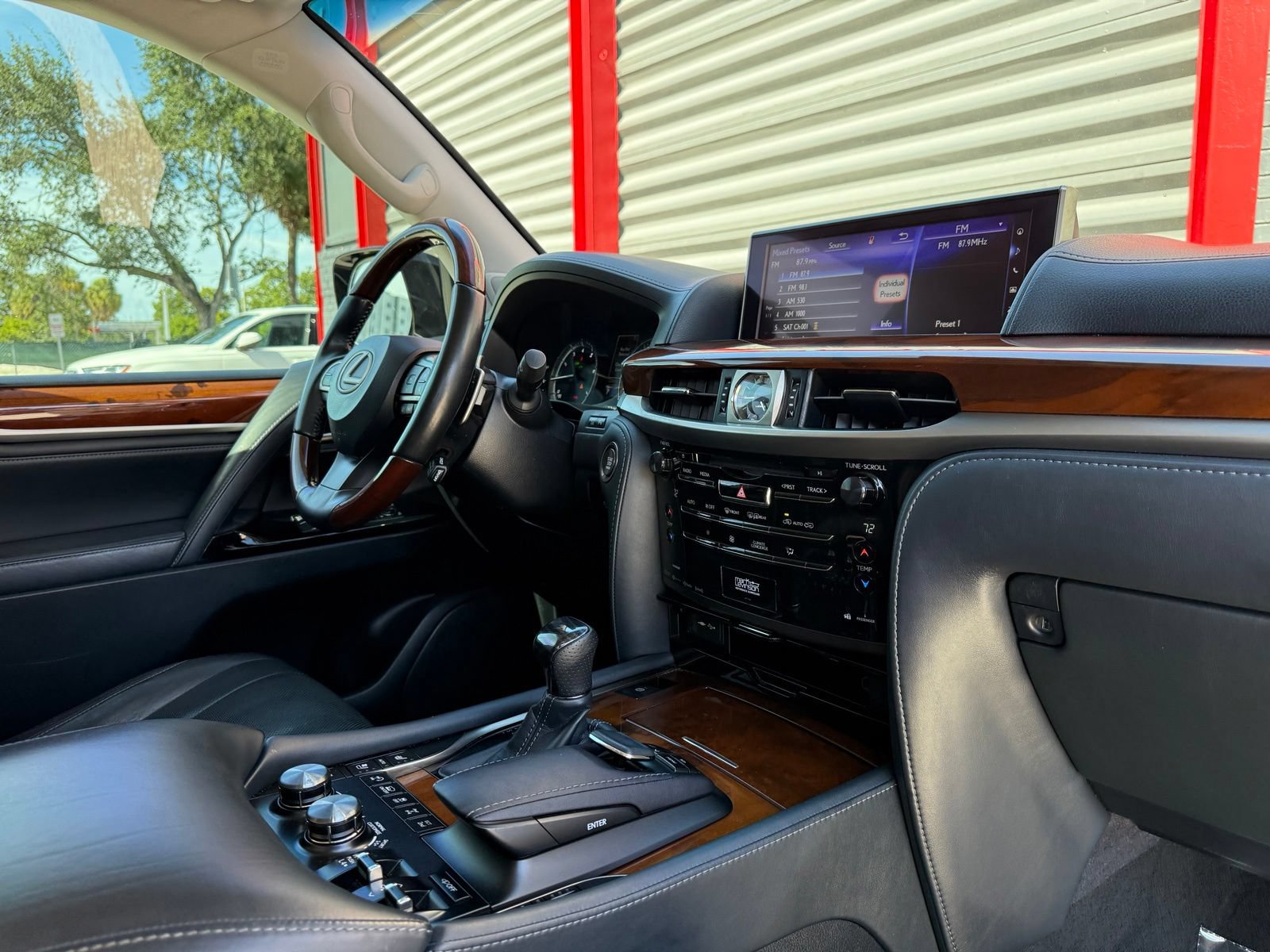 Used 2019 Lexus LX 570 4WD w/ Luxury Package image 37