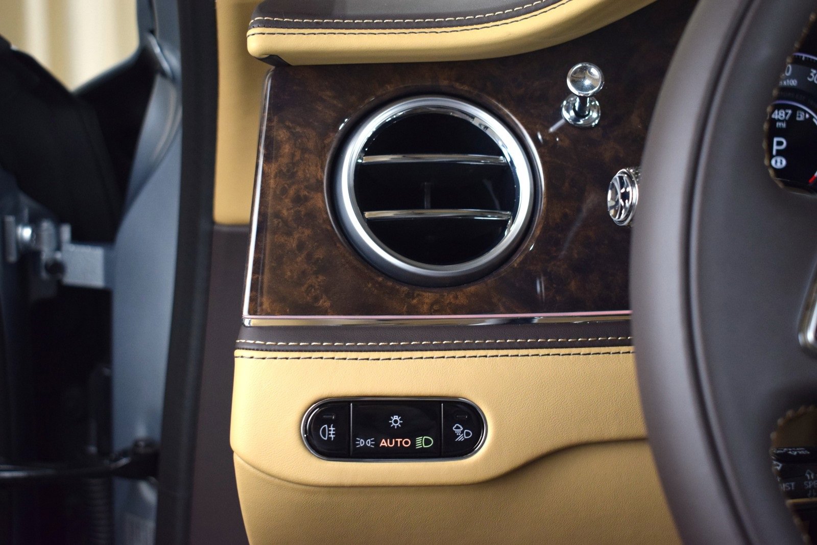 New 2026 Bentley Flying Spur Azure image 28