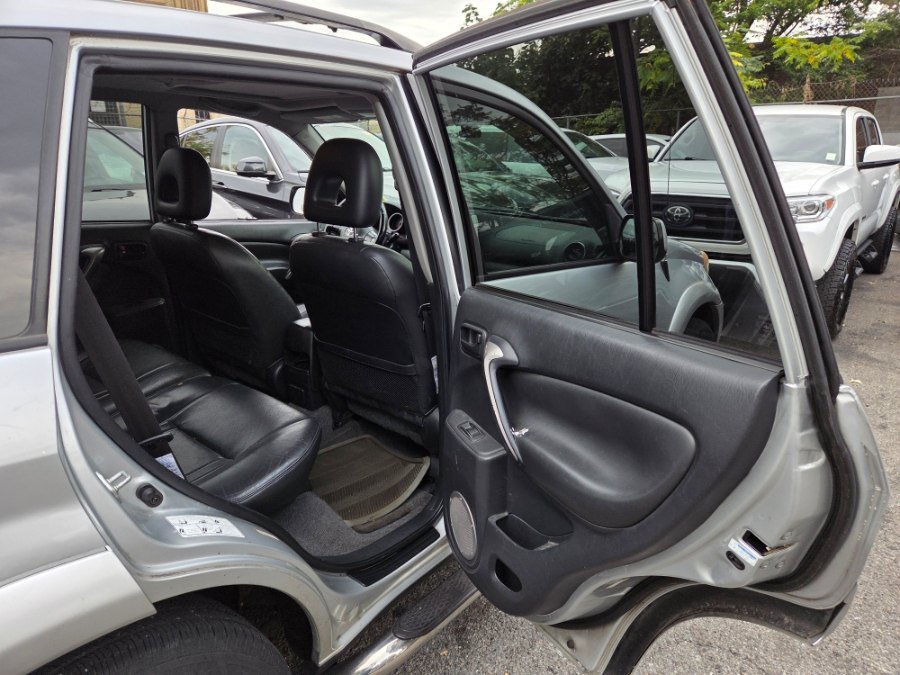 Used 2005 Toyota RAV4 4WD image 12