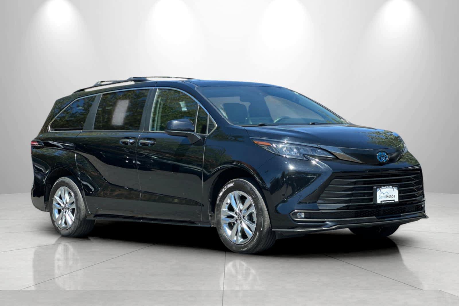 Used 2022 Toyota Sienna XLE Woodland Edition AWD/4WD image 9