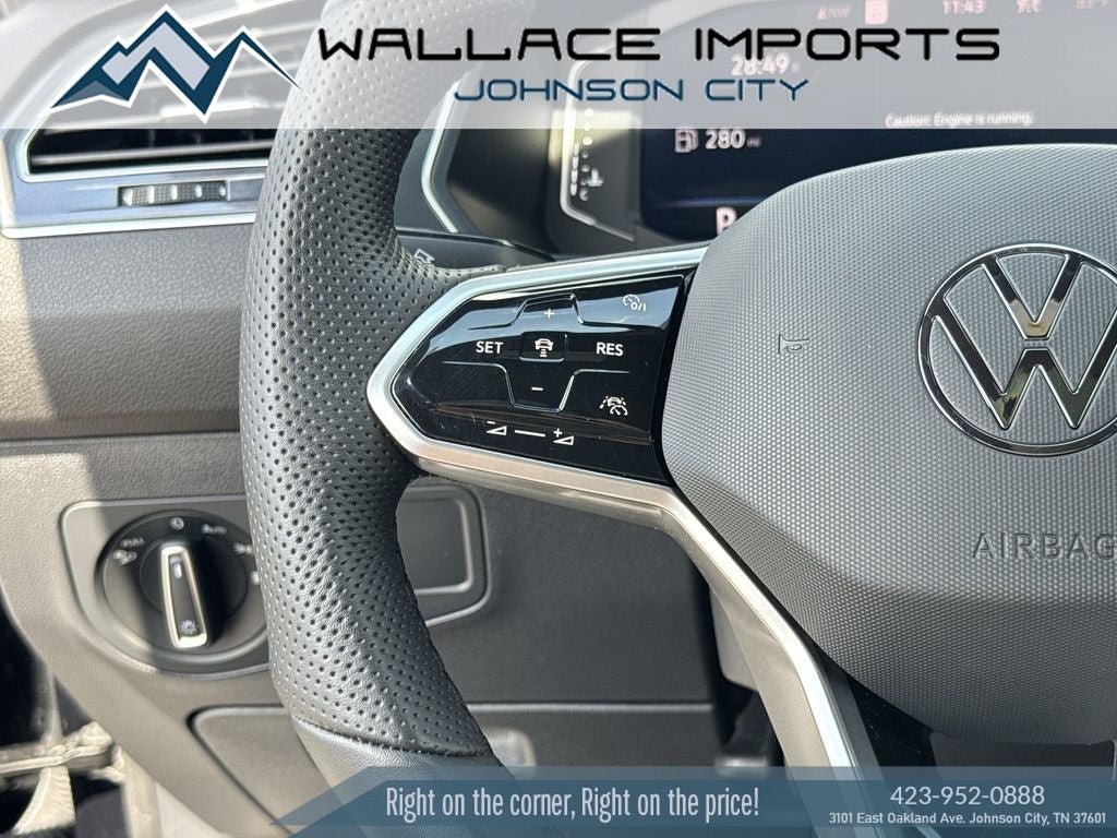 Certified 2024 Volkswagen Tiguan SEL R-Line AWD/4WD image 32