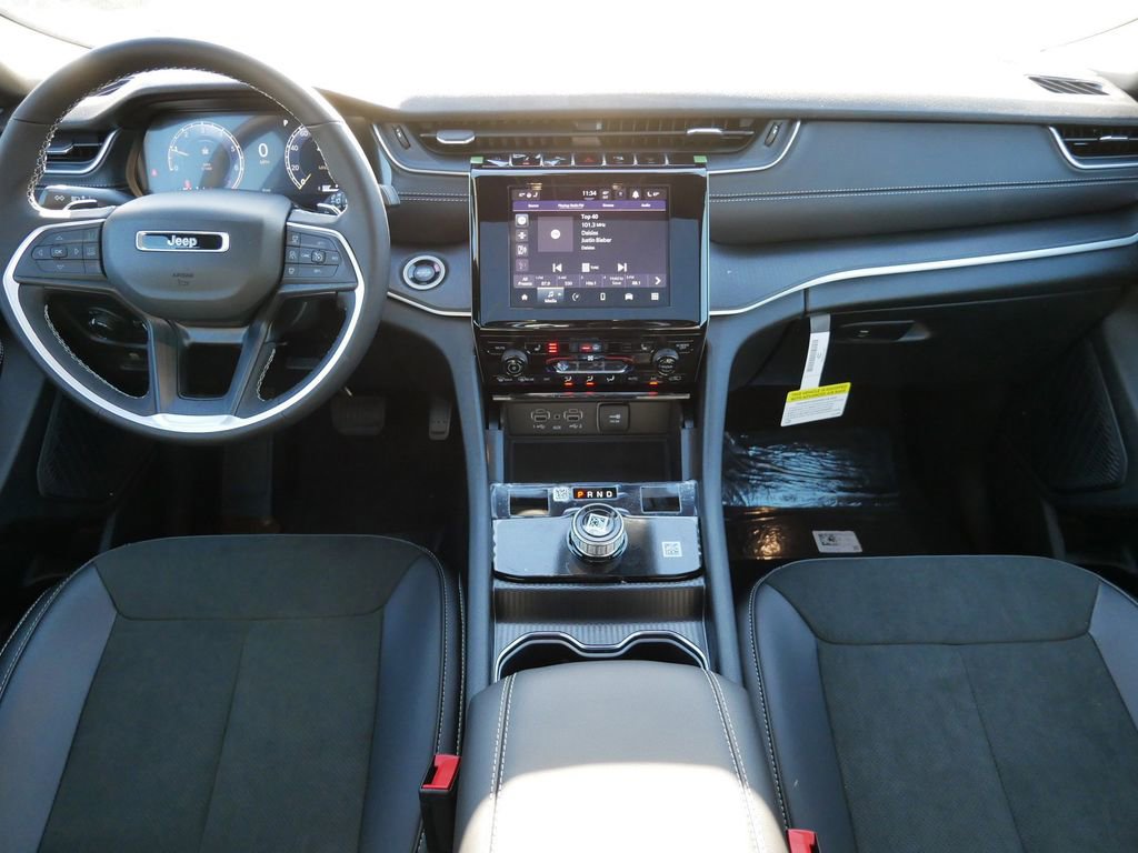 New 2025 Jeep Grand Cherokee Laredo image 7