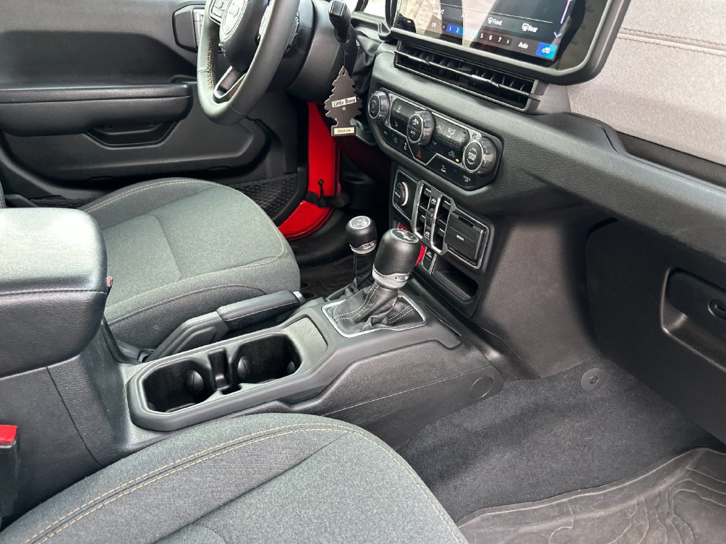 Used 2024 Jeep Wrangler Unlimited AWD/4WD image 15