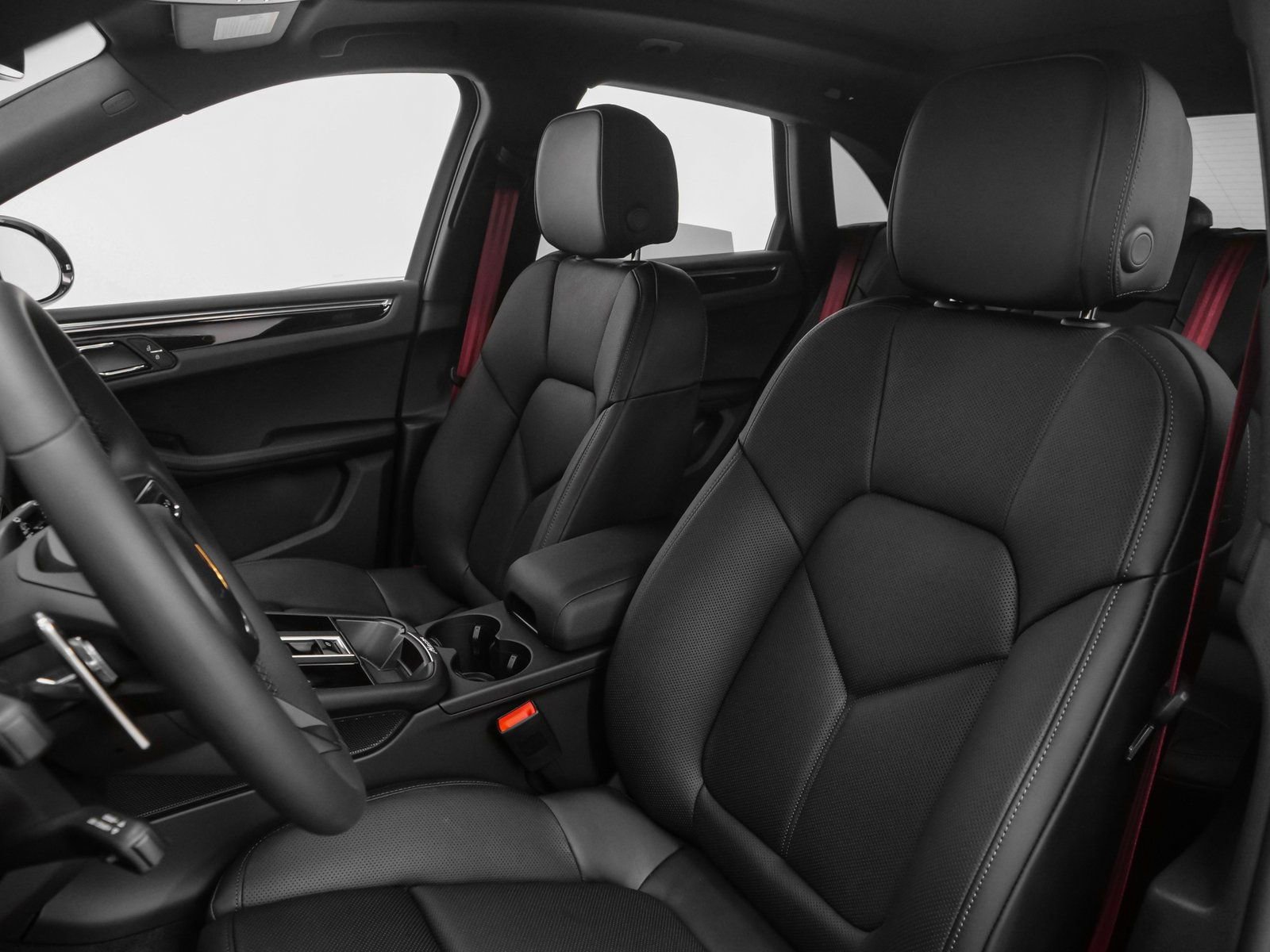 Certified 2025 Porsche Macan image 5