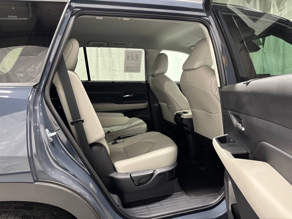 Used 2025 Toyota Grand Highlander AWD image 55
