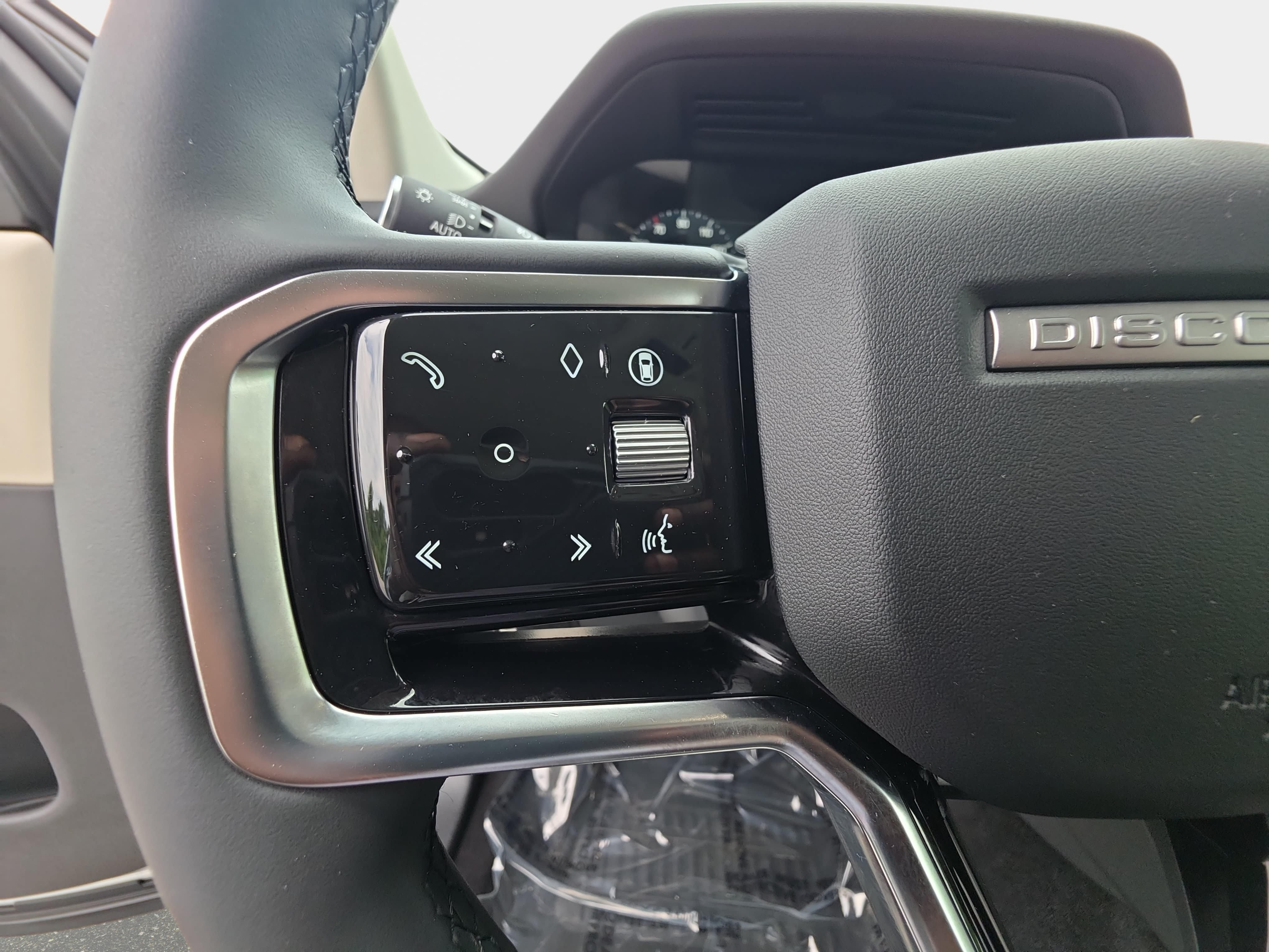 Used 2025 Land Rover Discovery Sport S AWD/4WD image 17
