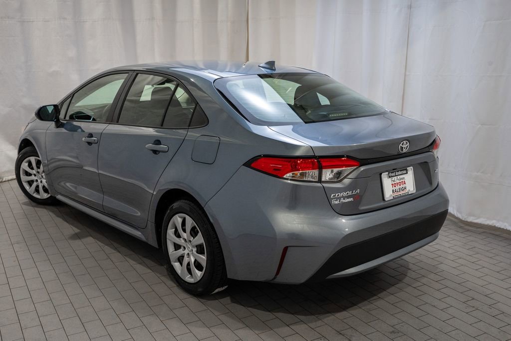 Used 2021 Toyota Corolla LE image 3