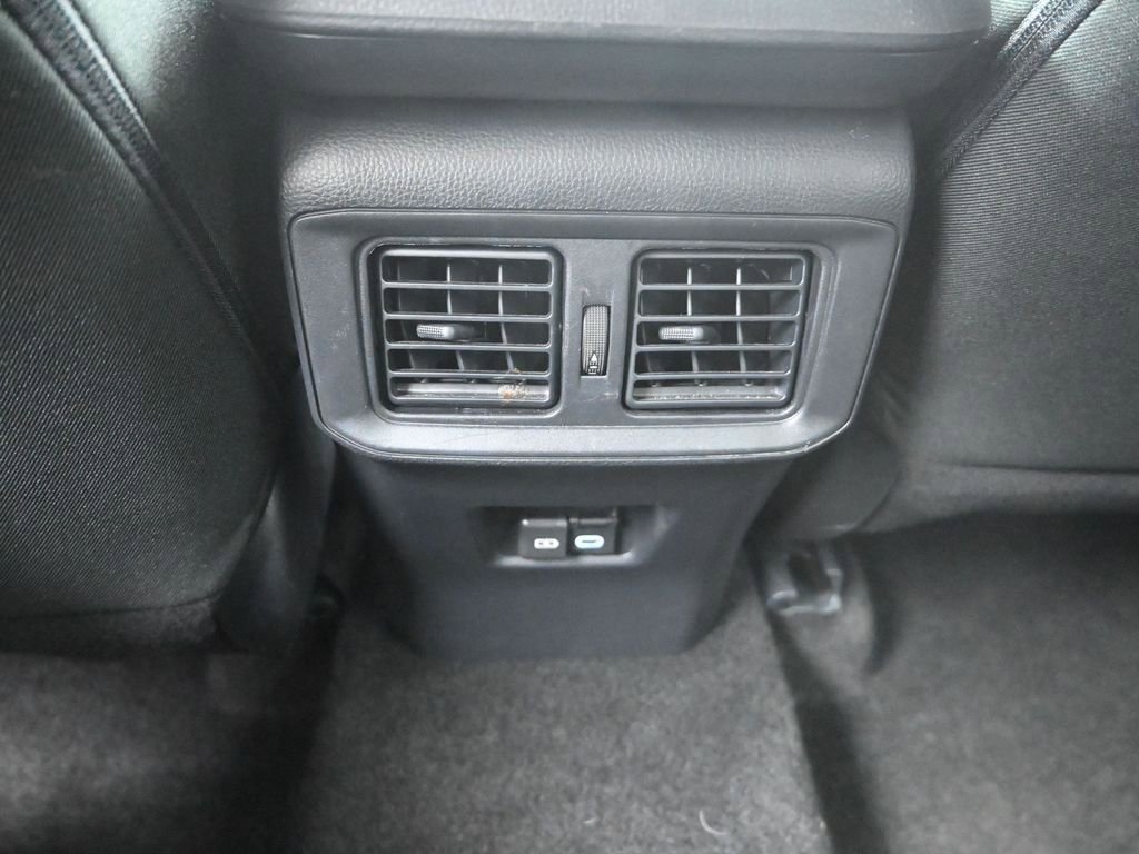 Used 2025 Toyota RAV4 XLE image 30