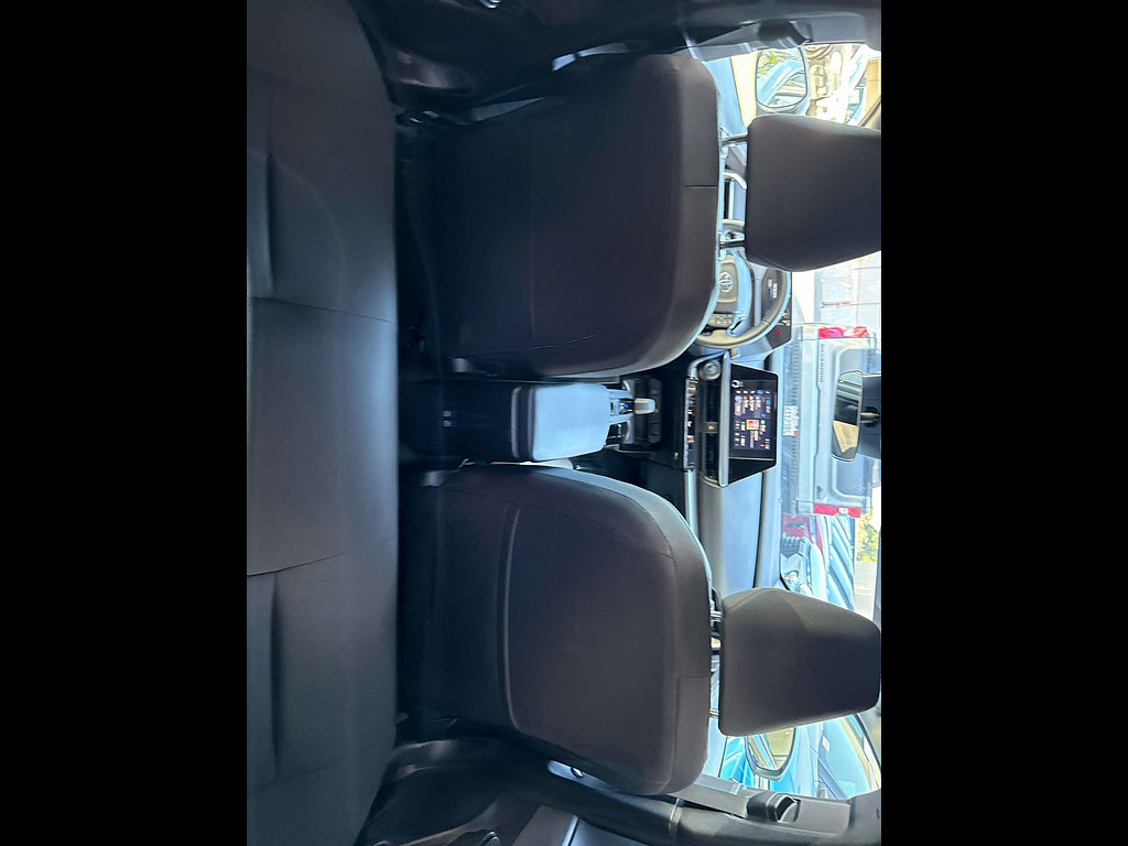 Used 2025 Toyota Prius LE FWD image 8