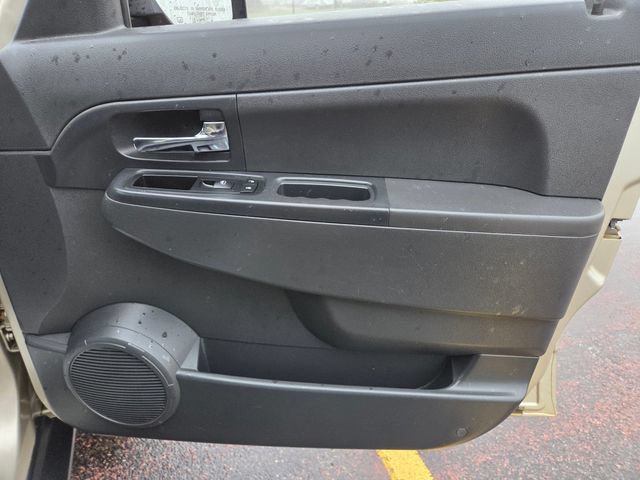 Used 2011 Jeep Liberty Sport AWD/4WD image 34
