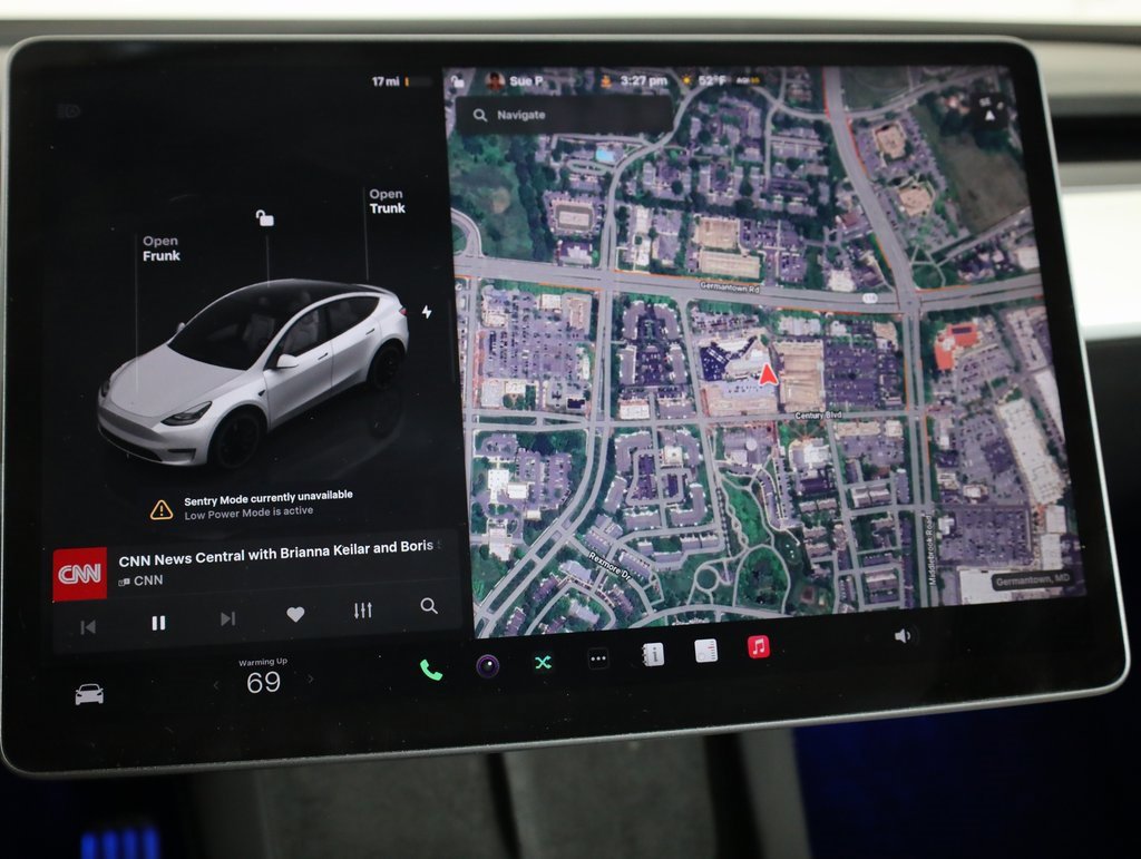 Used 2023 Tesla Model Y Performance image 15