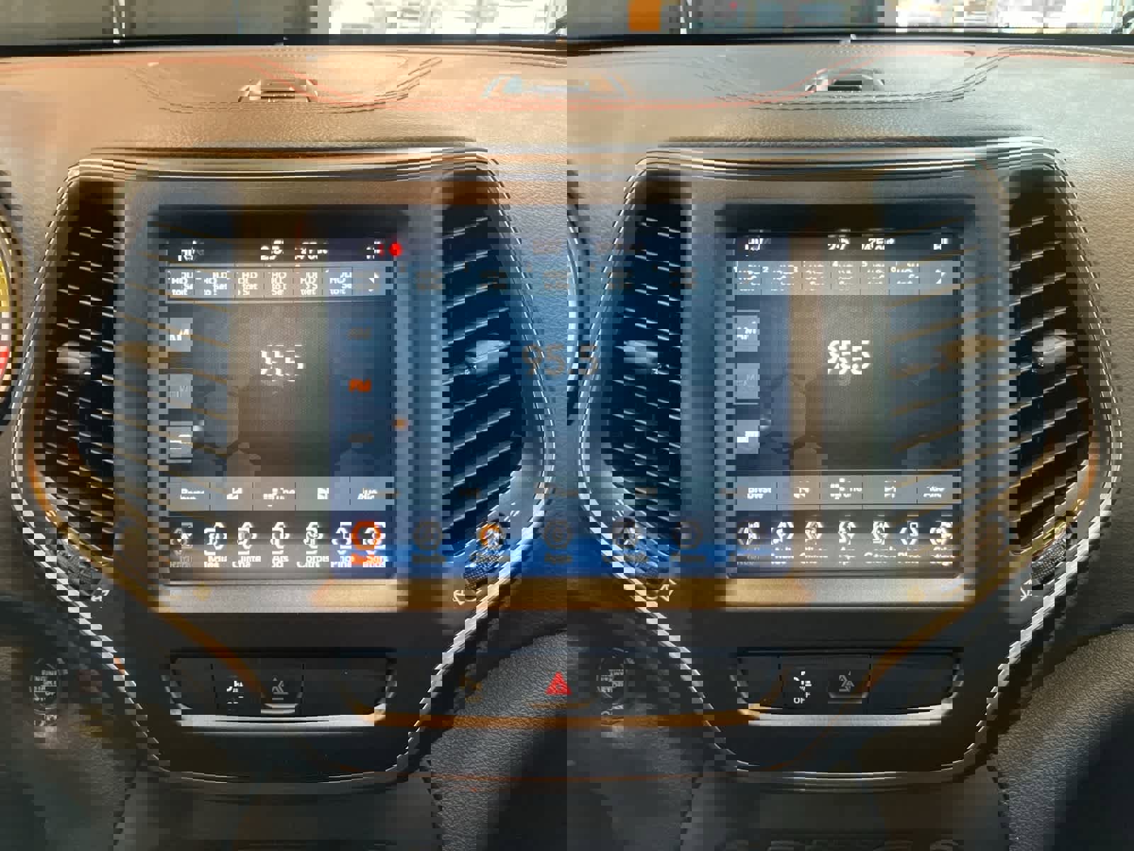 Used 2020 Jeep Cherokee Trailhawk w/ Cold Weather Group image 18