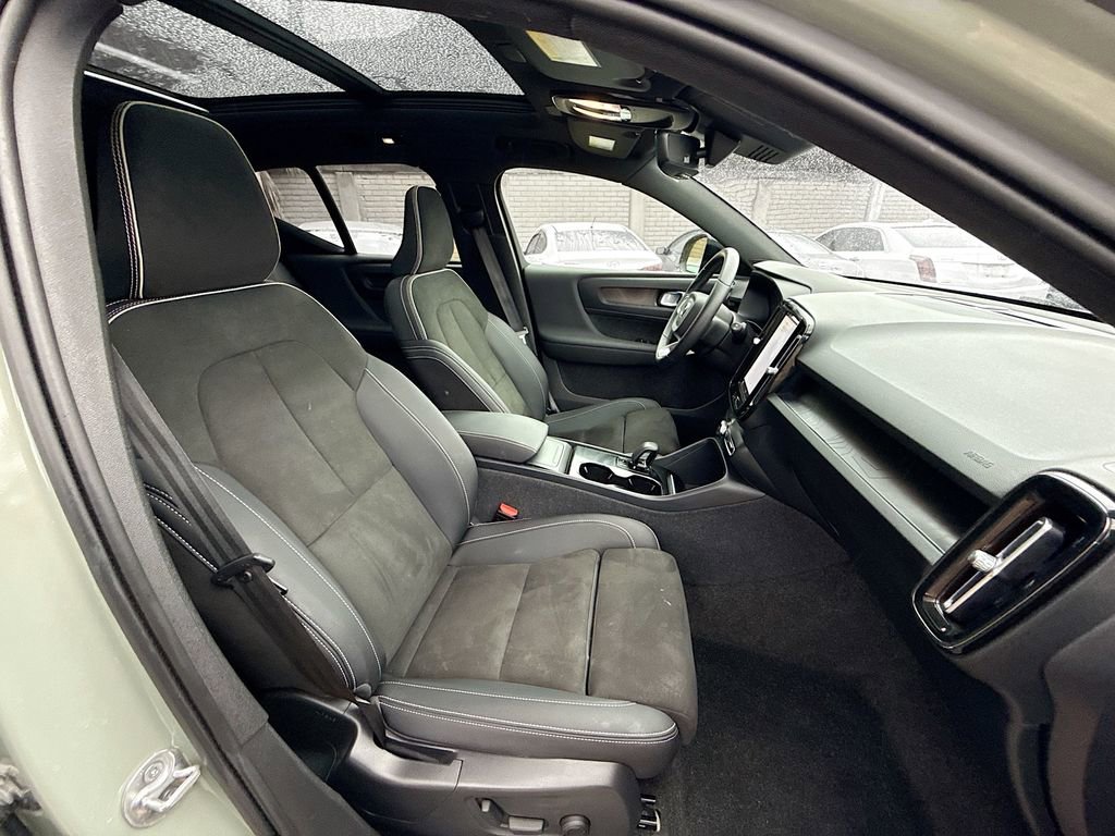 Used 2023 Volvo XC40 Recharge Plus image 33