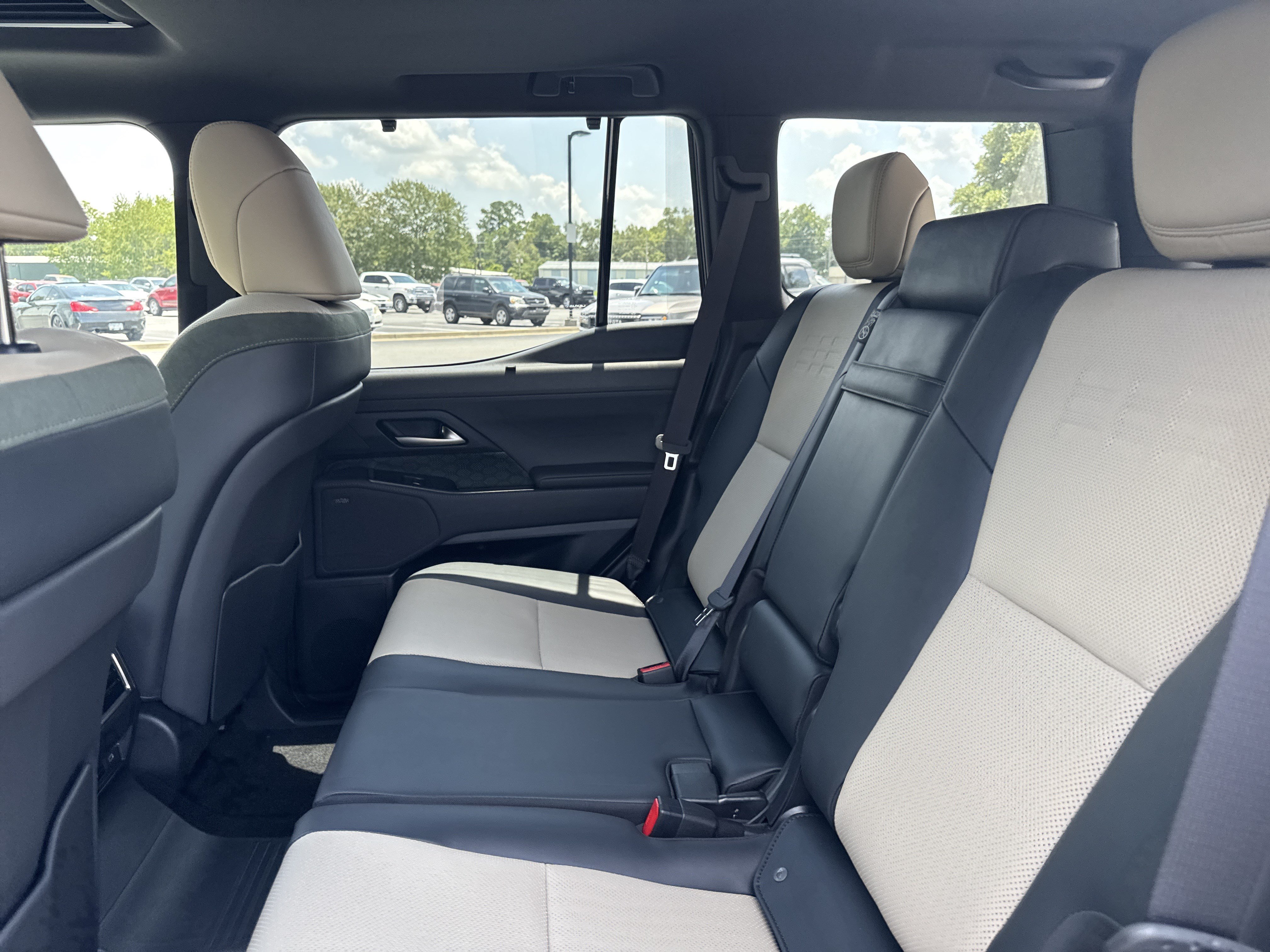 Used 2026 Lexus GX 550 AWD/4WD image 18