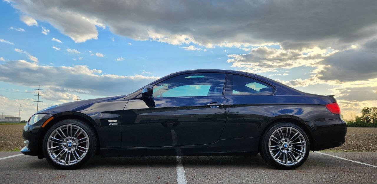 Used 2011 BMW 335i xDrive Coupe AWD/4WD image 2