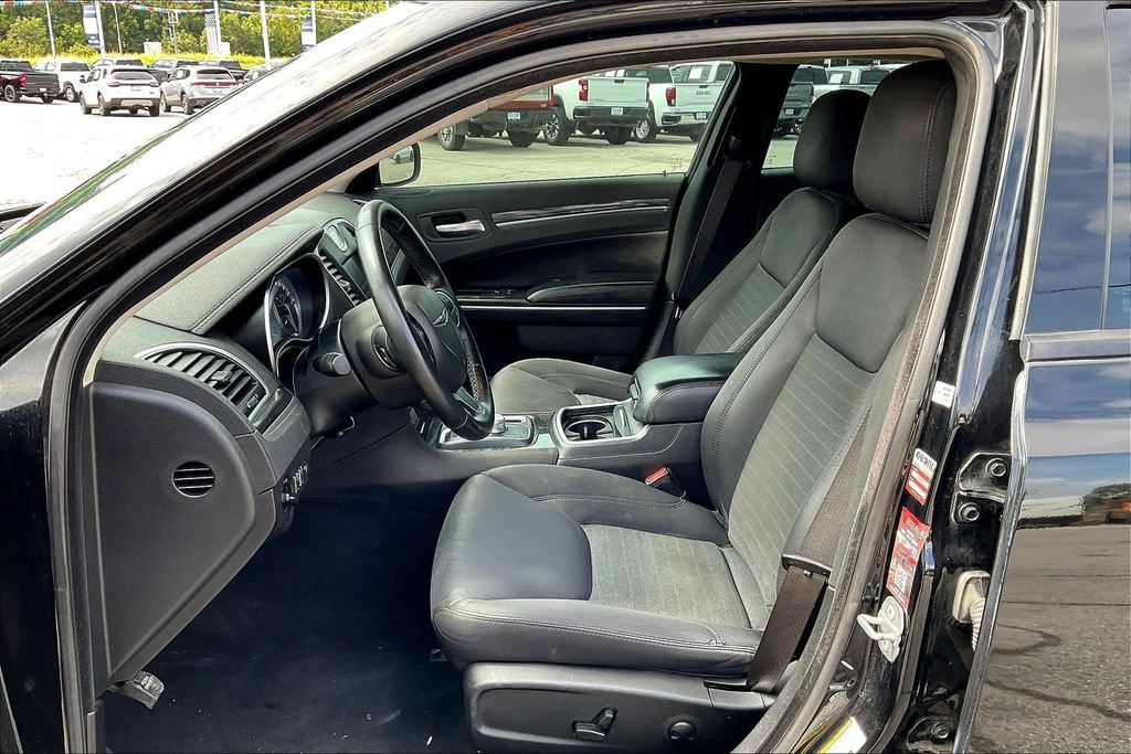 Used 2022 Chrysler 300 Touring w/ Sport Appearance Package RWD image 21