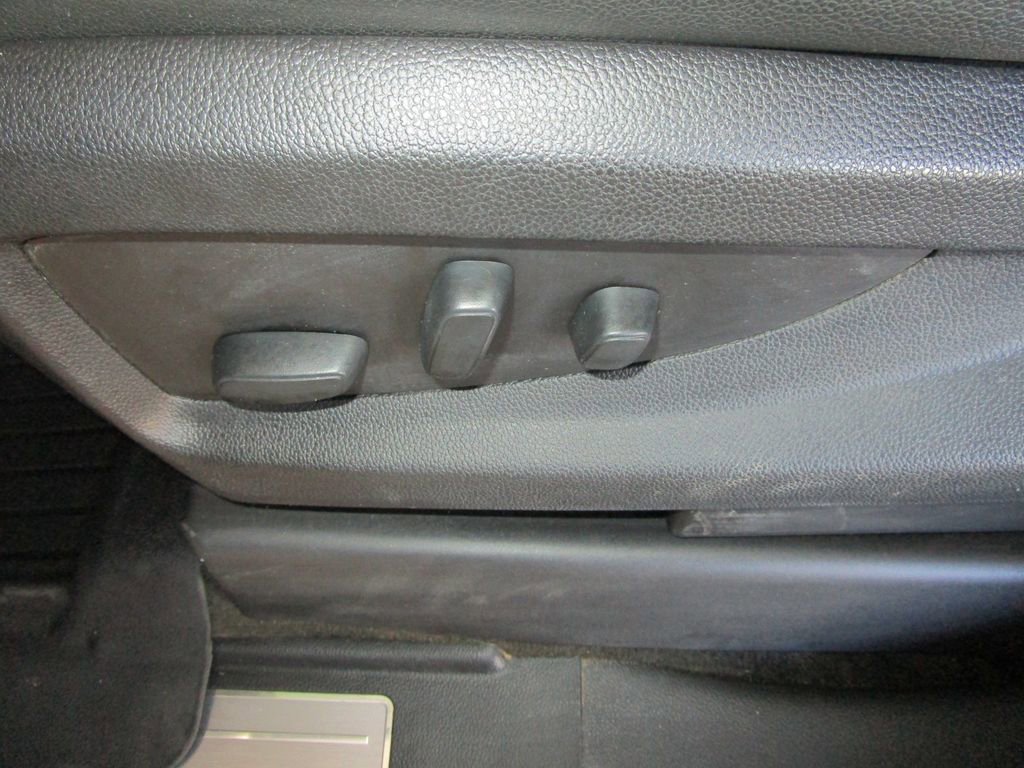 Used 2018 Chevrolet Silverado 1500 LTZ Z71 w/ Midnight Edition image 26