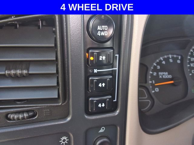 Used 2004 Chevrolet Avalanche Z71 w/ Preferred Equipment Group AWD/4WD image 3