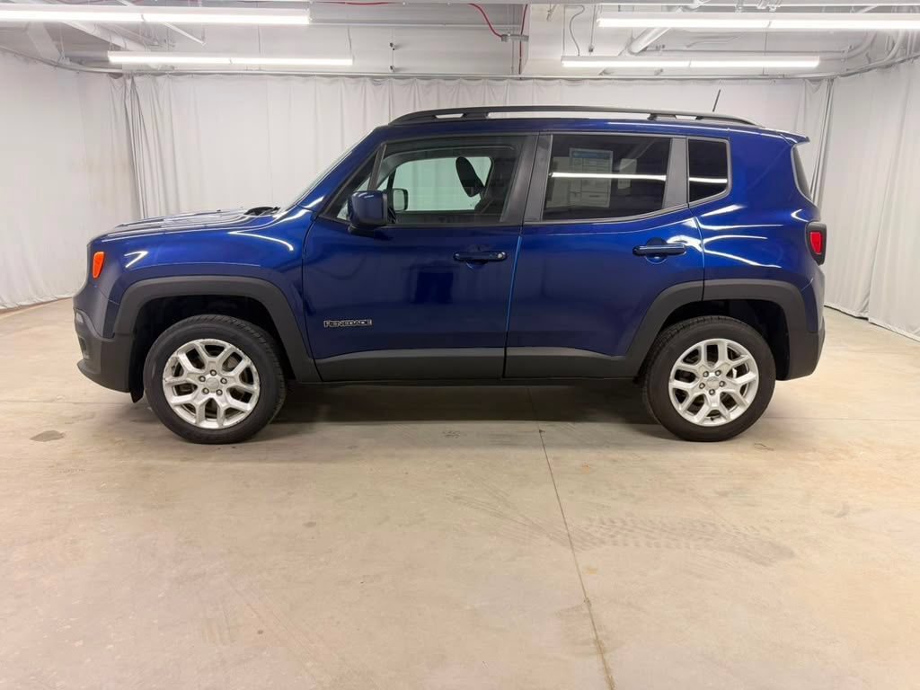 Used 2018 Jeep Renegade Latitude w/ Cold Weather Group AWD/4WD image 9