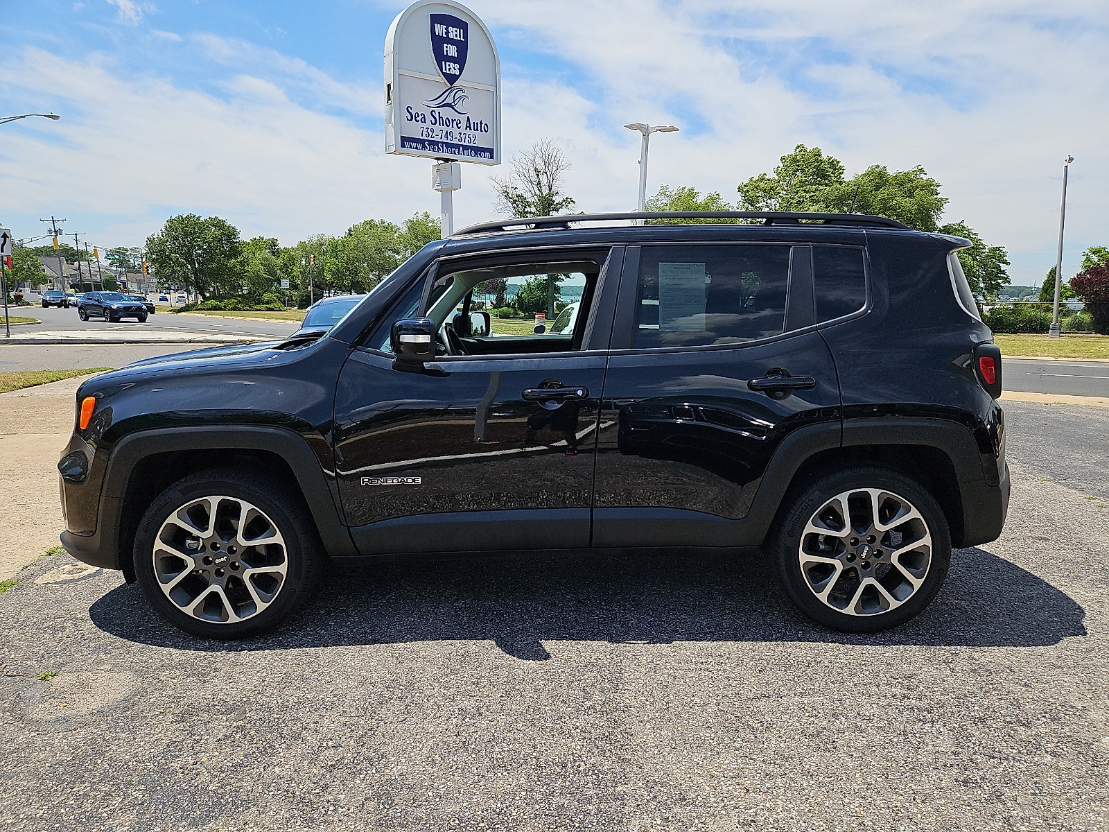 Used 2022 Jeep Renegade Limited w/ Sun, Sound & Wheels Group AWD/4WD image 4