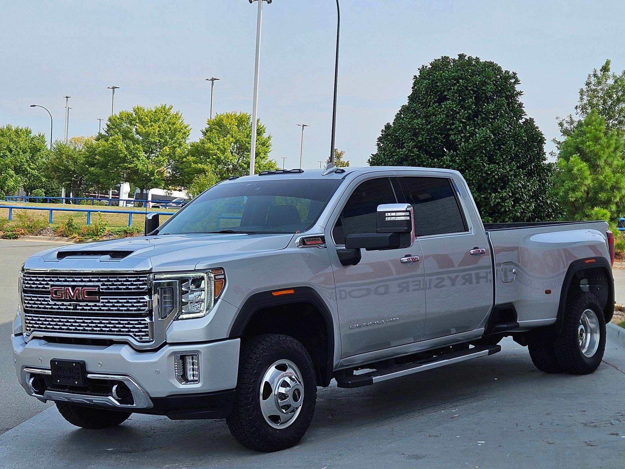 Used 2023 GMC Sierra 3500 Denali image 3