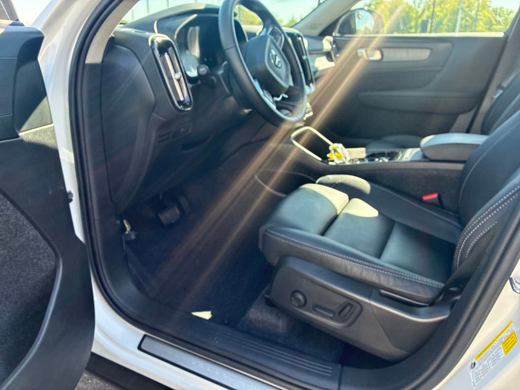 Used 2026 Volvo XC40 B5 Plus AWD/4WD image 8