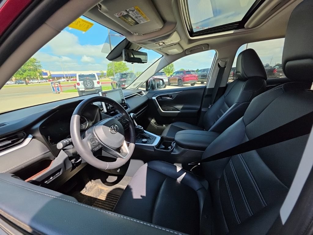 Used 2019 Toyota RAV4 Limited w/ Advanced Technology Package AWD/4WD image 15