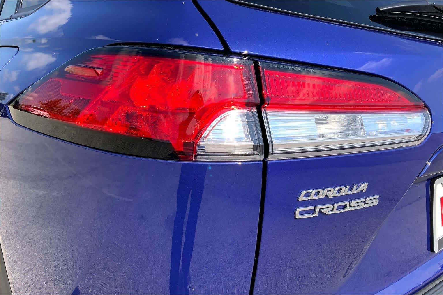 Certified 2025 Toyota Corolla Cross LE FWD image 28