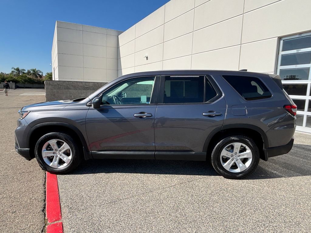 Used 2024 Honda Pilot LX image 8