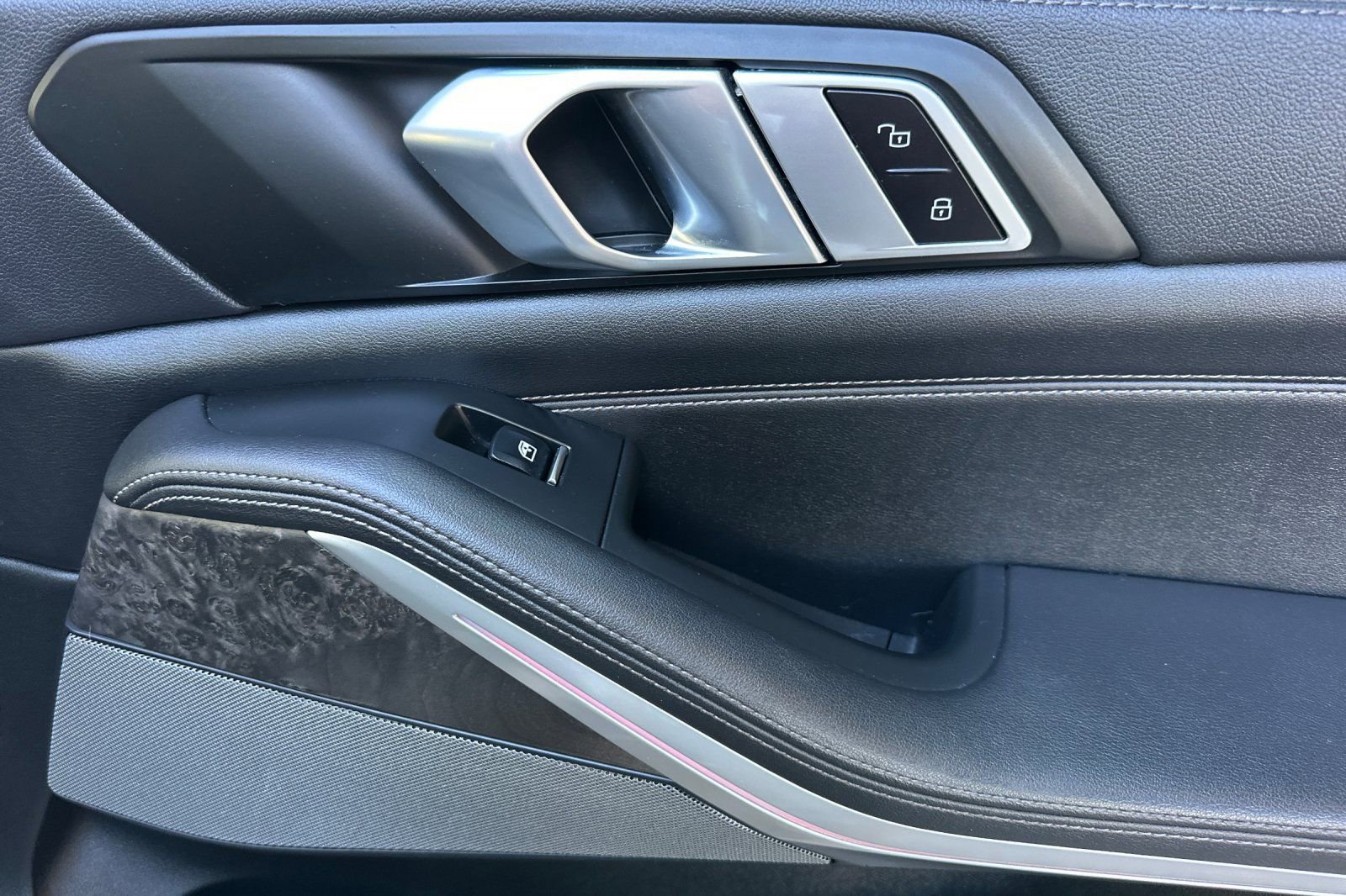 Used 2023 BMW X5 xDrive40i w/ Premium Package image 22