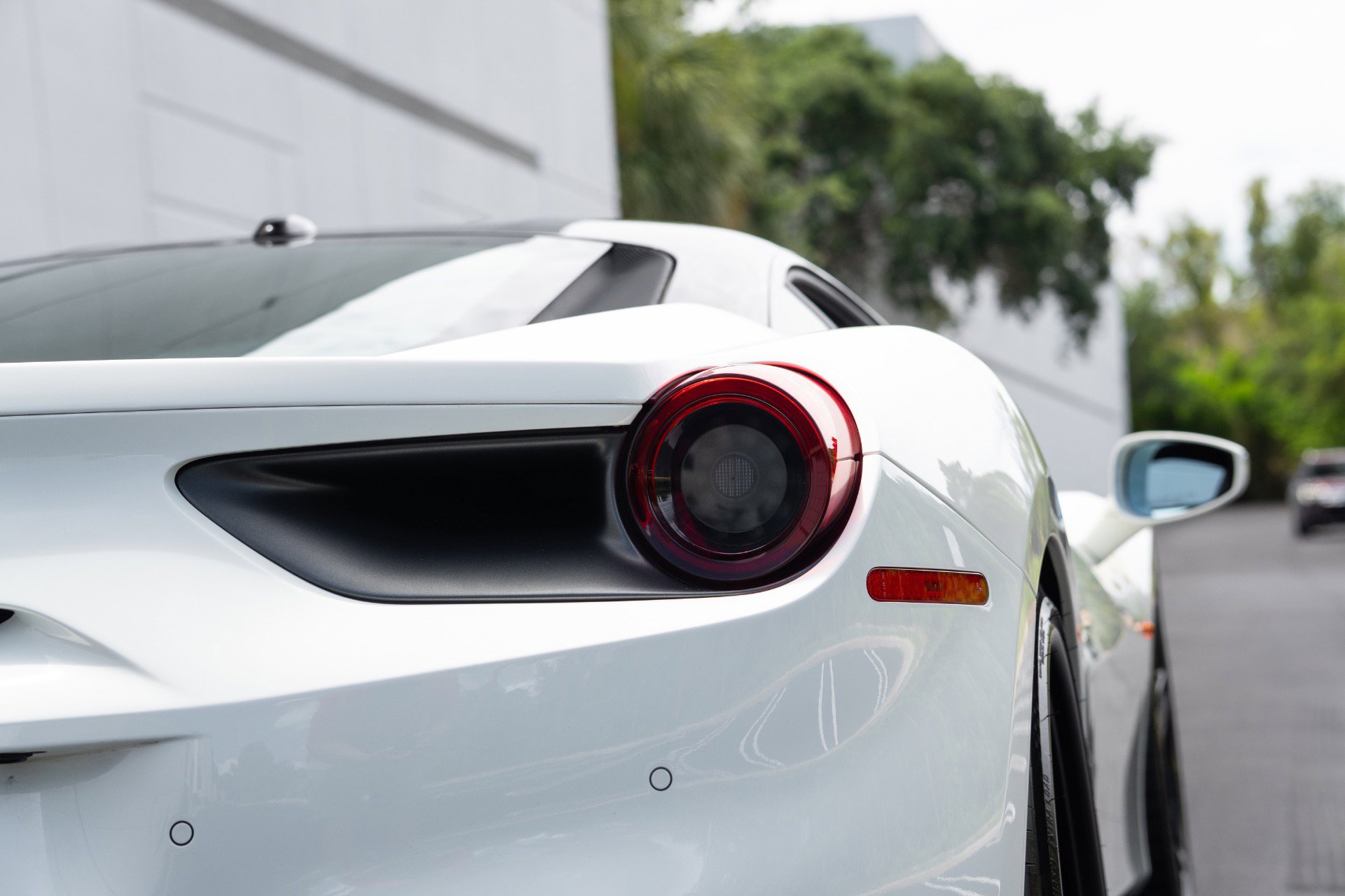 Used 2016 Ferrari 488 GTB RWD image 19