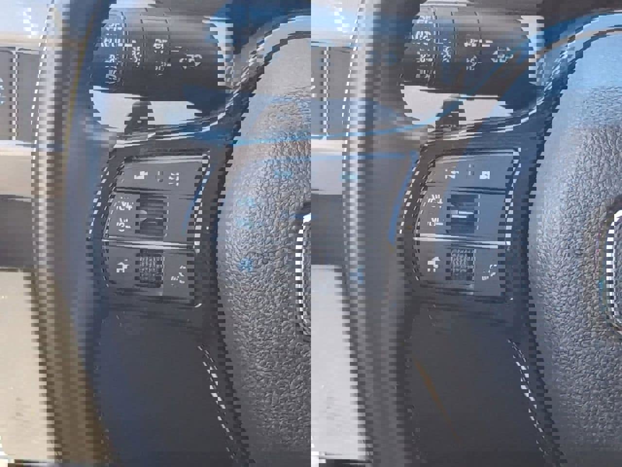 Used 2025 Honda Pilot EX-L image 17